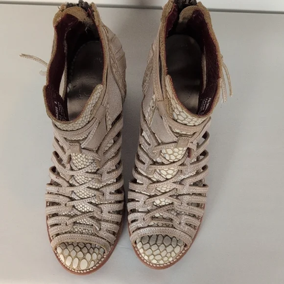 Freebird Wazee Heeled Sandals - Picture 8 of 11